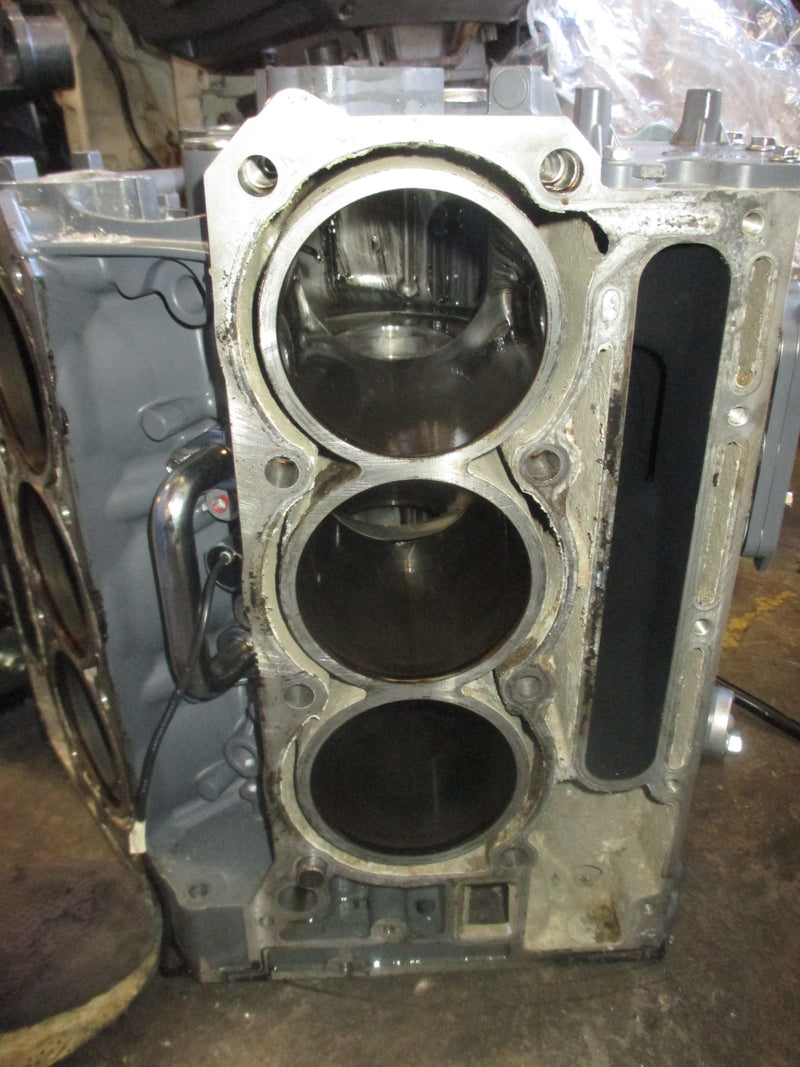 Suzuki DF350A 350hp 4 Stroke outboard Crankcase Block