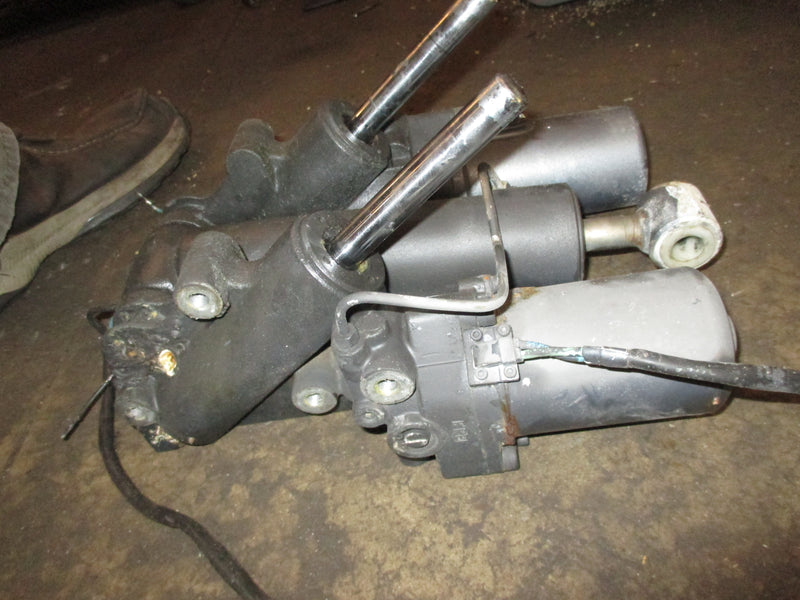 Yamaha 4.2L 300hp 4 stroke outboard tilt trim unit 69J-43800-06-8D