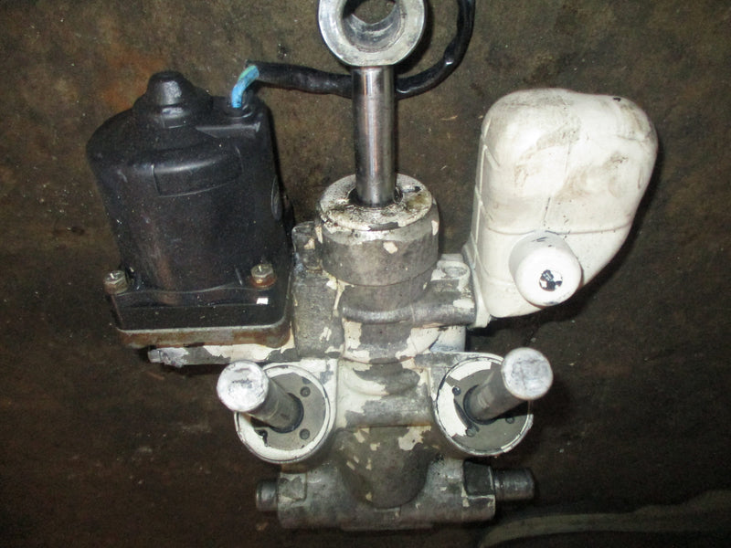 Johnson 150hp Ocean Runner 2 stroke outboard tilt trim unit PARTS ONLY