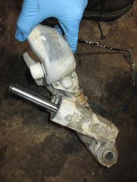 Load image into Gallery viewer, Johnson 90hp ocean pro 2 stroke outboard tilt trim unit
