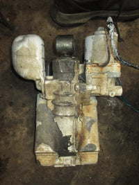 Load image into Gallery viewer, Johnson 90hp ocean pro 2 stroke outboard tilt trim unit
