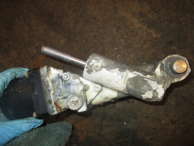 Johnson 150hp Ocean Runner 2 stroke outboard tilt trim unit PARTS ONLY