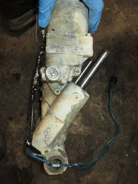 Load image into Gallery viewer, Johnson 90hp ocean pro 2 stroke outboard tilt trim unit
