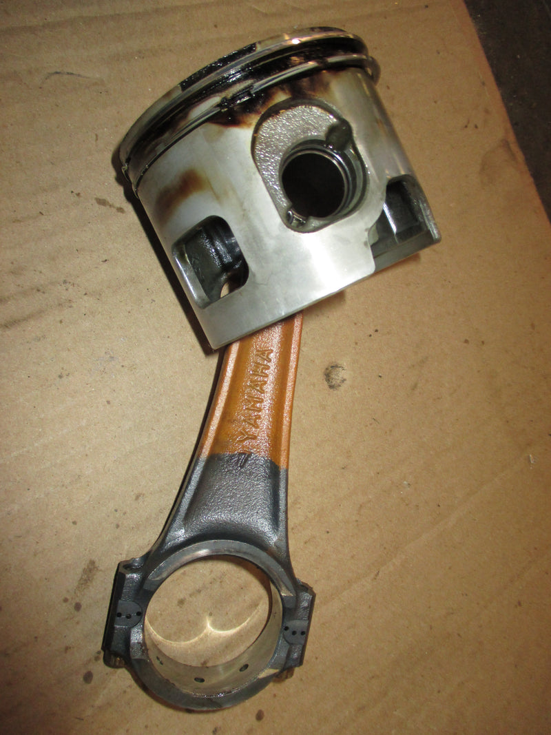 Yamaha 200hp HPDI outboard starboard piston and rod (68F-01)