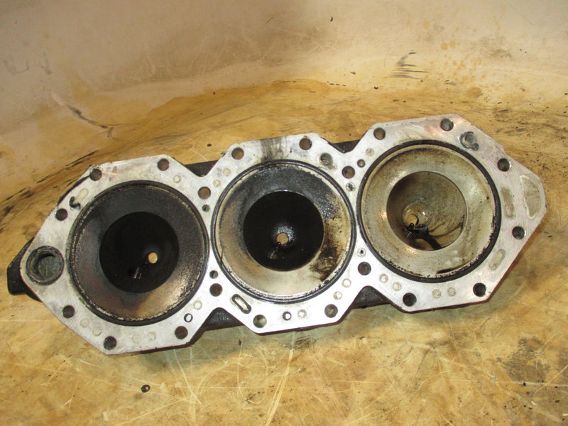 Evinrude 135hp Ficht 2 stroke outboard starboard cylinder head (347309)