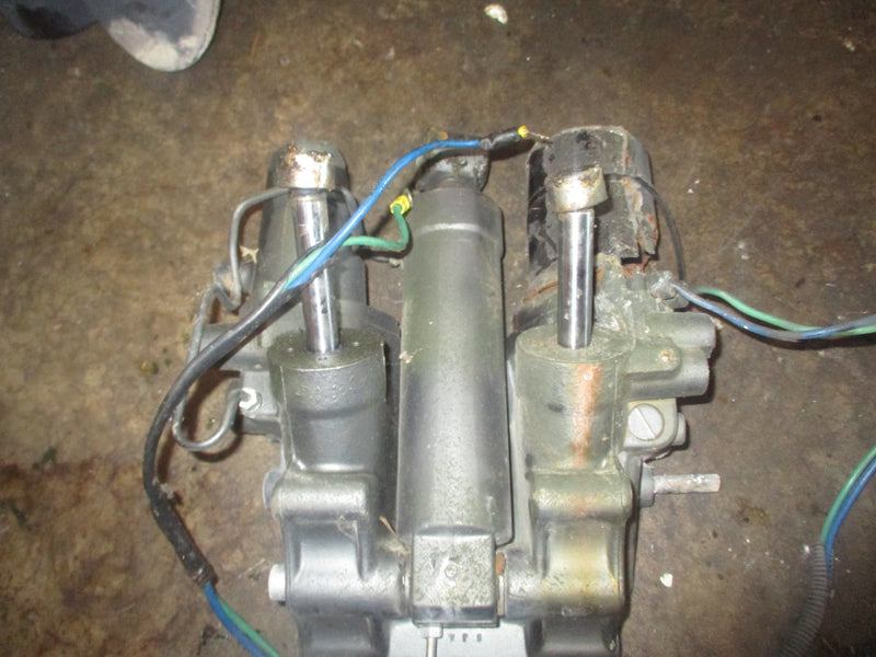 Suzuki DT90 outboard tilt trim unit