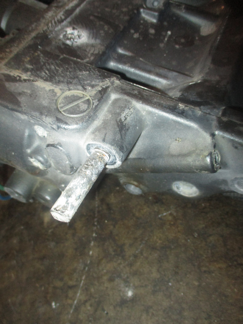 Suzuki DT90 outboard tilt trim unit