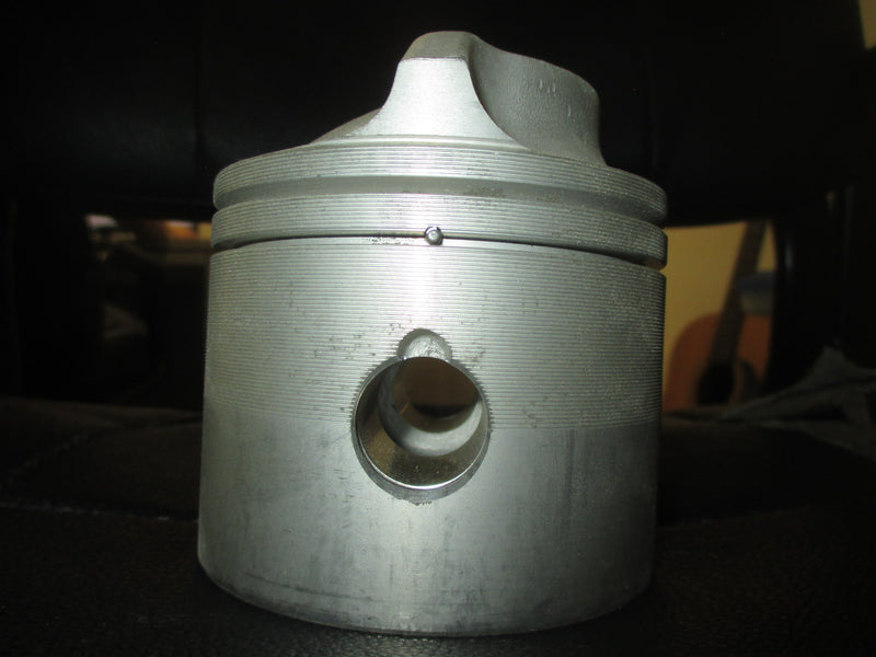 Johnson Evinrude OMC outboard Pistons (393271) (Q2)