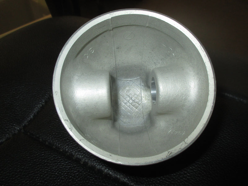 Johnson Evinrude OMC outboard Pistons (393271) (Q2)