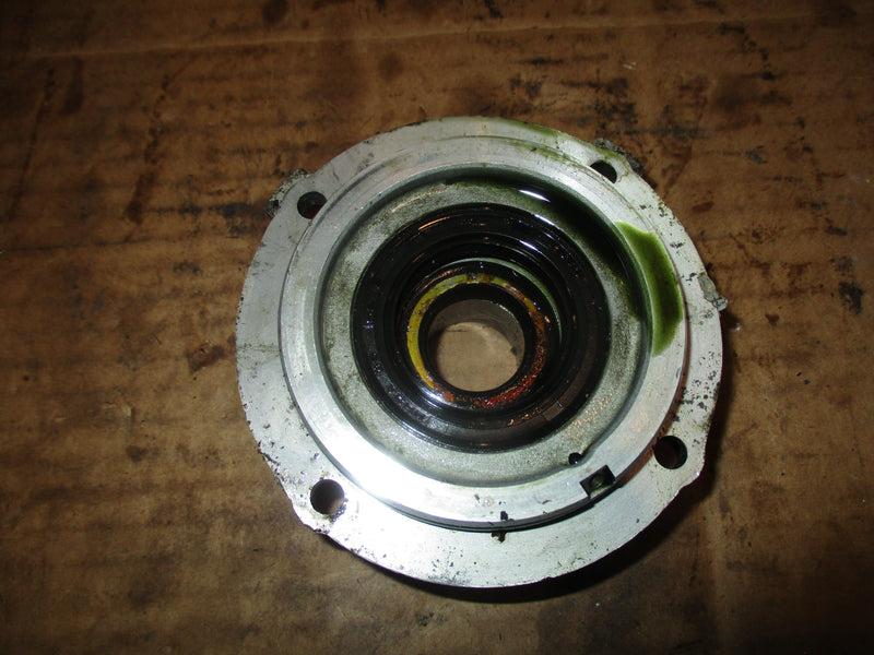 Yamaha 115hp 2 stroke outboard lower seal carrier