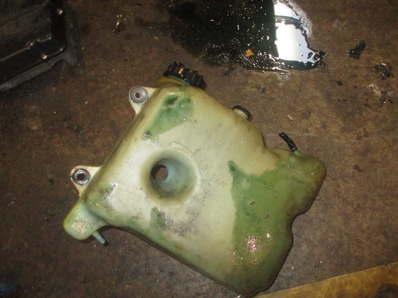 Suzuki DT90 outboard oil tank (69100-87E02)