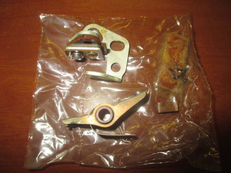 Johnson Evinrude OMC outboard Breaker Point Assembly (Q5) (580290)