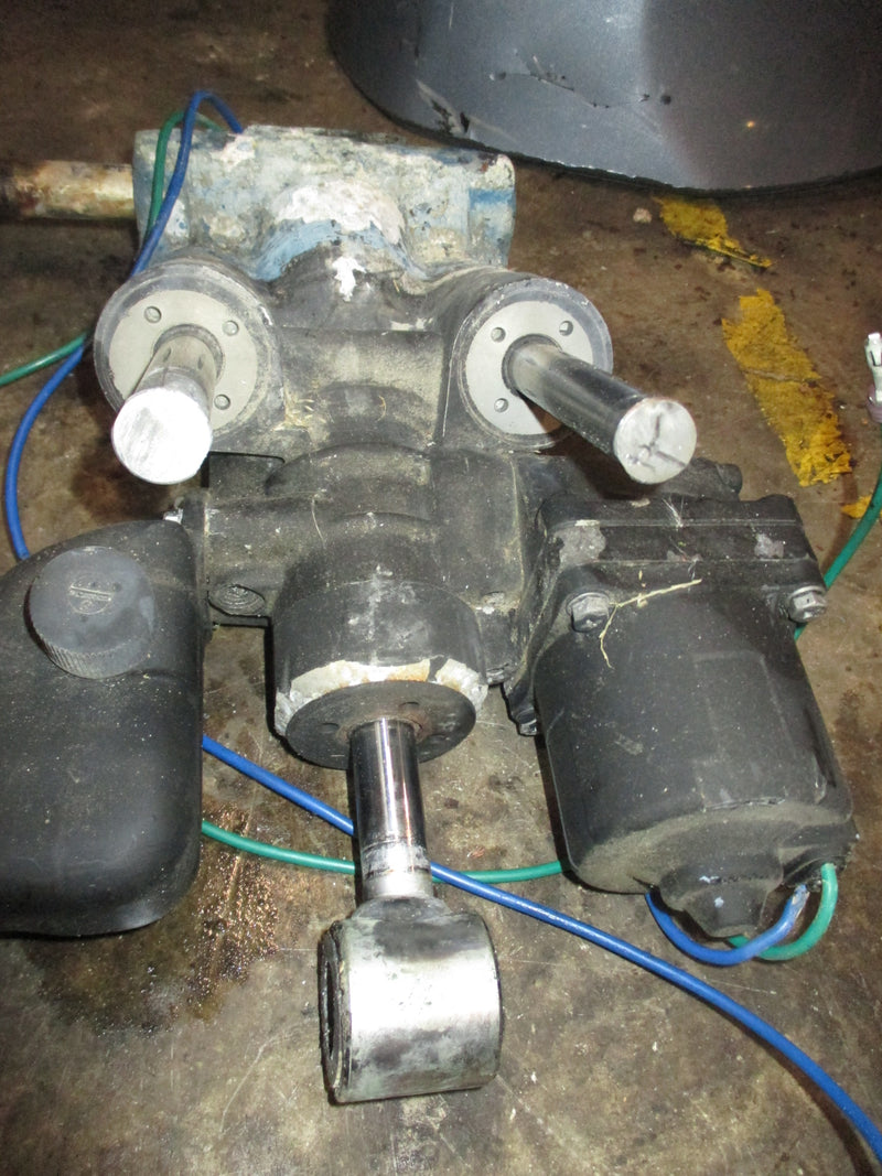Evinrude Ficht 200hp 2 stroke outboard tilt trim unit