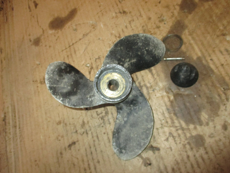 Evinrude 6hp 2 stroke outboard aluminum propellor (9.5x9-390237)