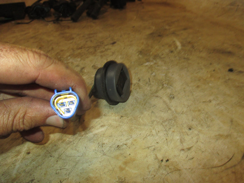 Yamaha 100hp 4 Stroke outboard Tilt Trim Switch (63D-82563-10-00)