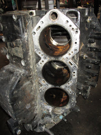 Load image into Gallery viewer, Evinrude 150hp Ficht 2 stroke outboard crankcase block
