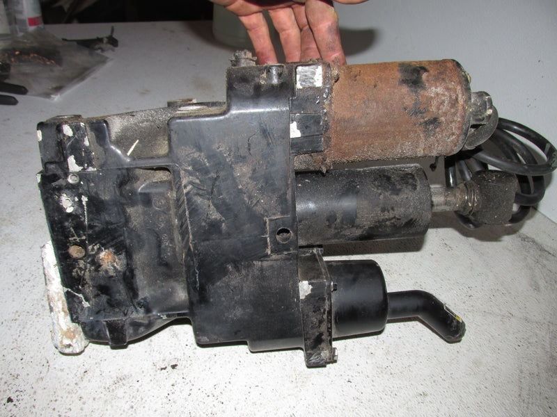 Mercury 115hp 2 Stroke Outboard Tilt Trim Unit