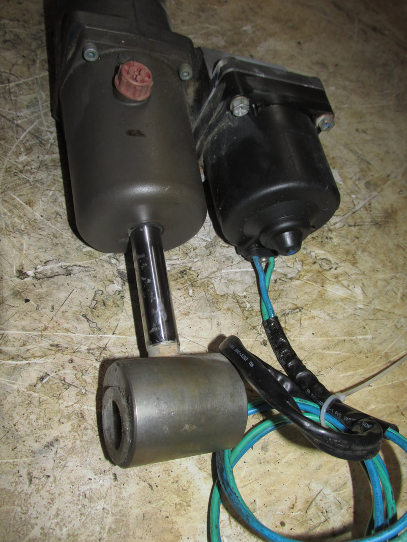 Suzuki DF115 115hp Outboard Tilt Trim Unit (48400-90J00)