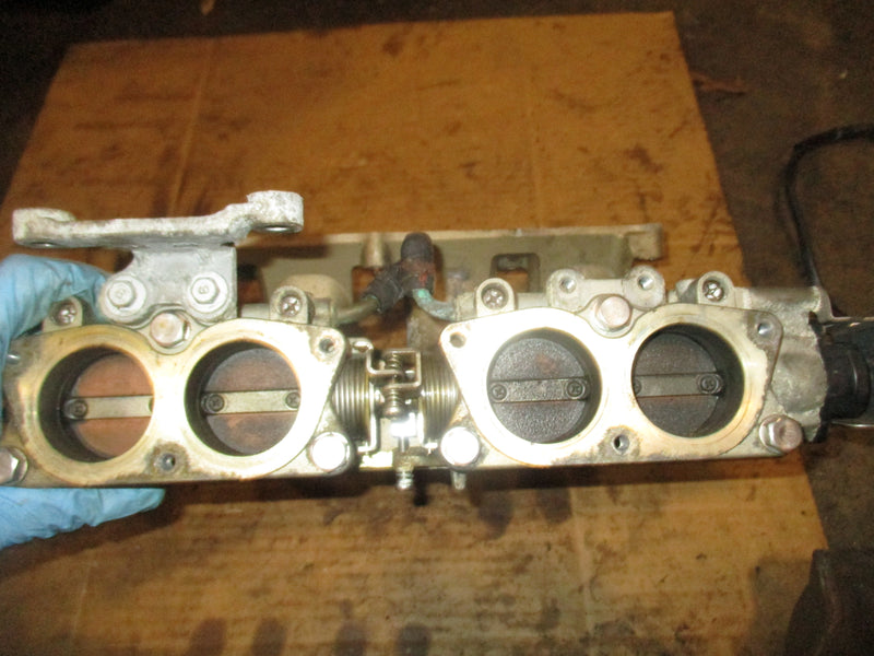 Yamaha 115hp 4 stroke outboard intake manifold w/ throttle body