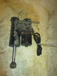 Load image into Gallery viewer, Evinrude Etec 60hp 2 Stroke Outboard Tilt Trim Unit (505441)
