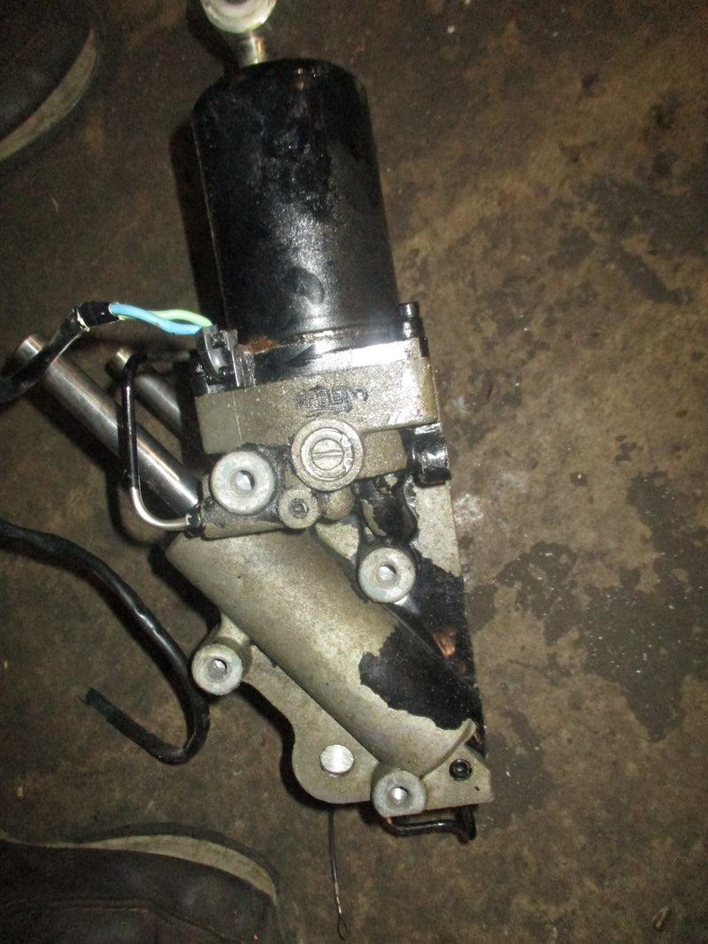 Yamaha Mercury 225hp 4 stroke outboard tilt trim unit READ DESCRIPTION