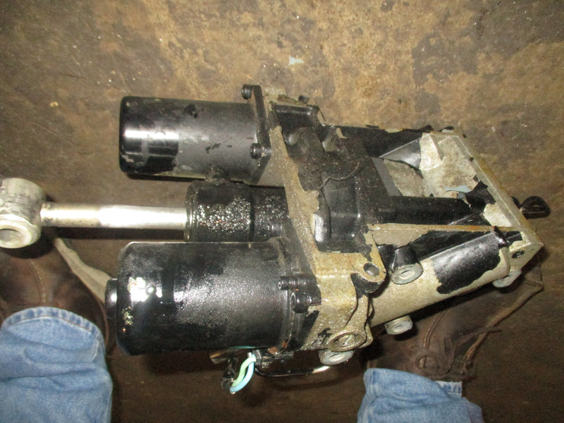 Yamaha Mercury 225hp 4 stroke outboard tilt trim unit READ DESCRIPTION