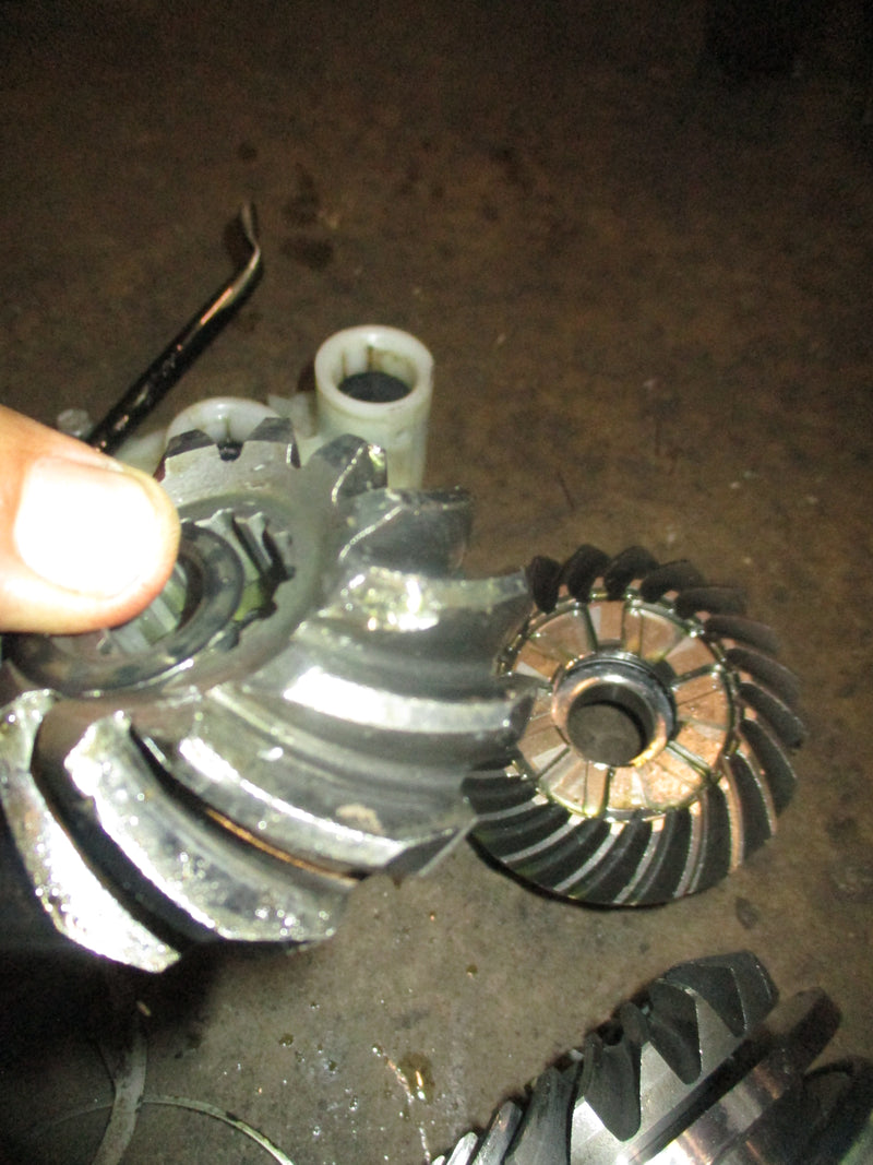 Yamaha 4.2L 250hp outboard shift rod, bearing carrier, gear set SOLD AS IS
