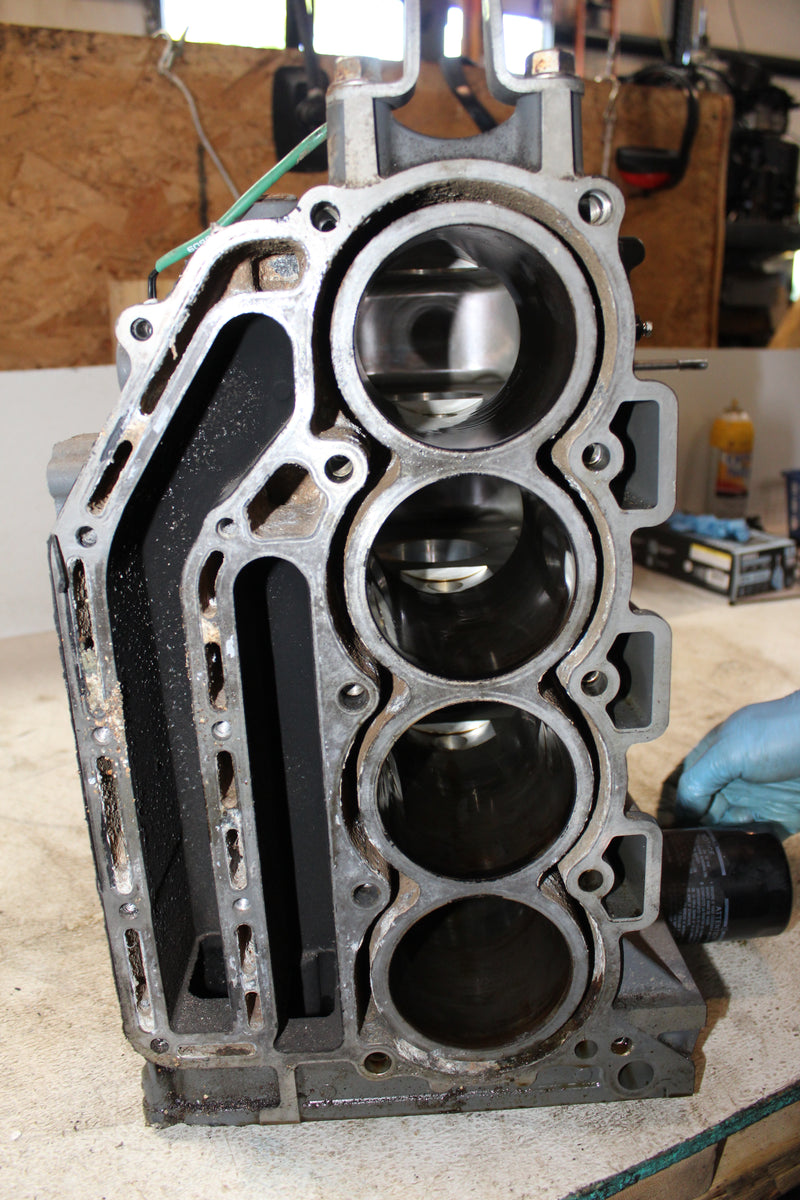 Suzuki DF90 90hp outboard Crankcase block