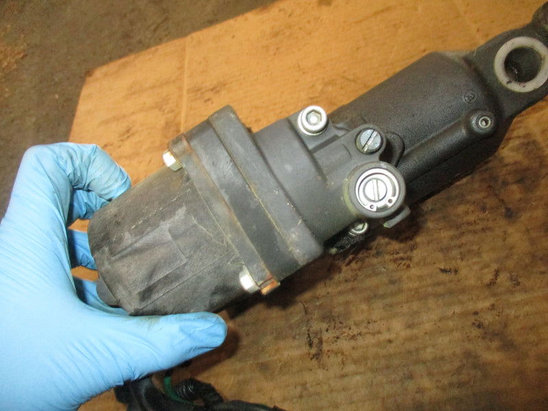 Suzuki DF115 outboard tilt trim unit