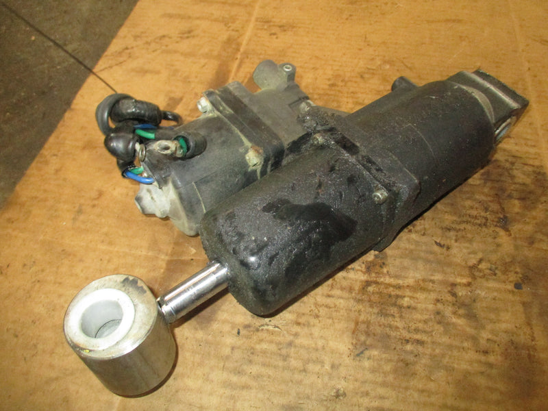 Suzuki DF115 outboard tilt trim unit