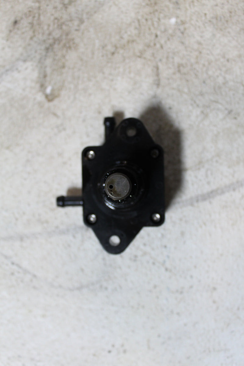 Suzuki DF90 90hp outboard Fuel Pump (15100-90J10)