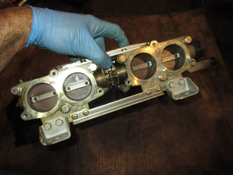 Yamaha 150hp 4 stroke outboard intake manifold and throttle body (63P-13641-00)