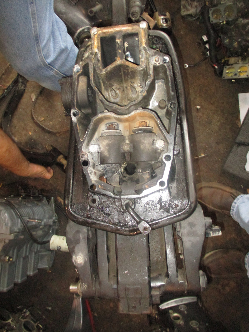 Mercury 225hp carbureted Offshore 2 stroke outboard 25" shaft midsection