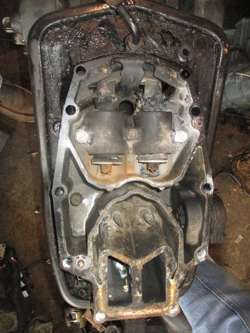 Mercury 225hp carbureted Offshore 2 stroke outboard 25" shaft midsection