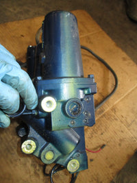 Load image into Gallery viewer, Nissan 90hp 2 stroke outboard tilt trim unit
