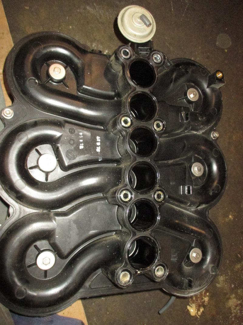 Suzuki Df250 250hp 4 stroke outboard Intake collector and cover