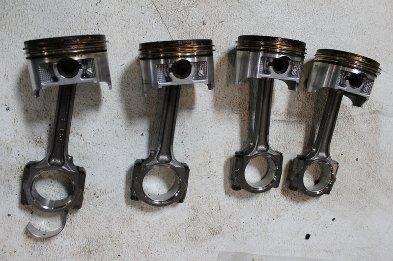 Suzuki DF115 115hp Outboard Piston and Rod Set (12111-90J01)
