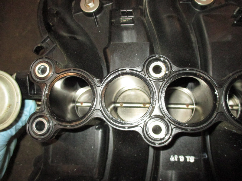 Suzuki Df250 250hp 4 stroke outboard Intake collector and cover