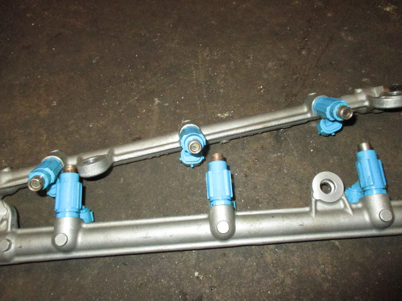 Suzuki Df250 250hp 4 stroke outboard Fuel Rail and injector set