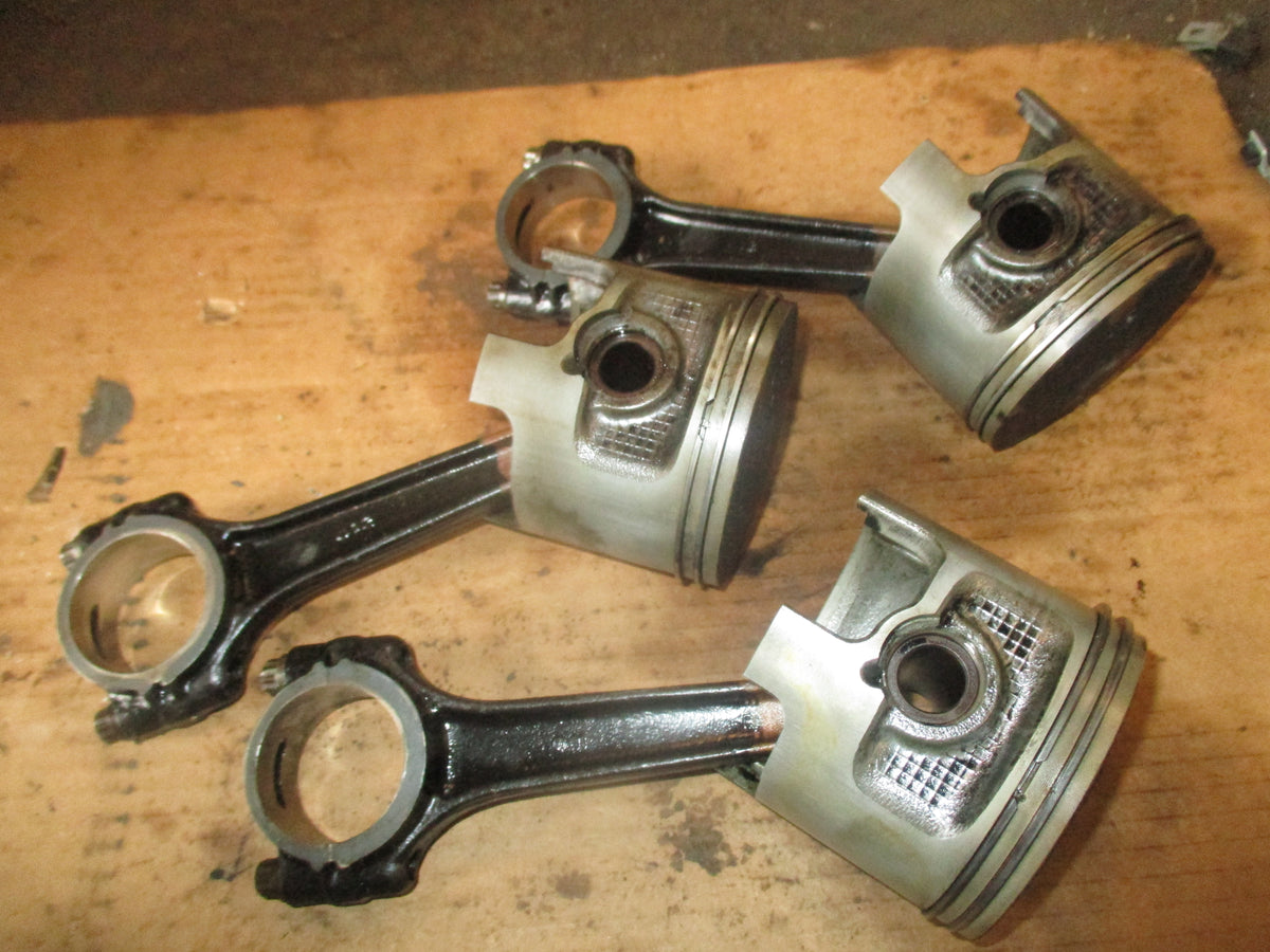 Mercury 225hp carbureted Offshore 2 stroke outboard port piston and rod set of 3