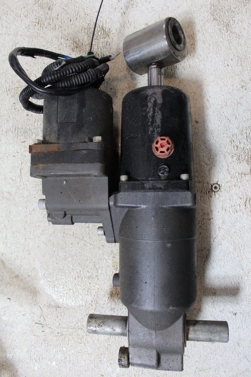 Suzuki DF115 115hp Outboard Tilt Trim Unit (48400-90J00)
