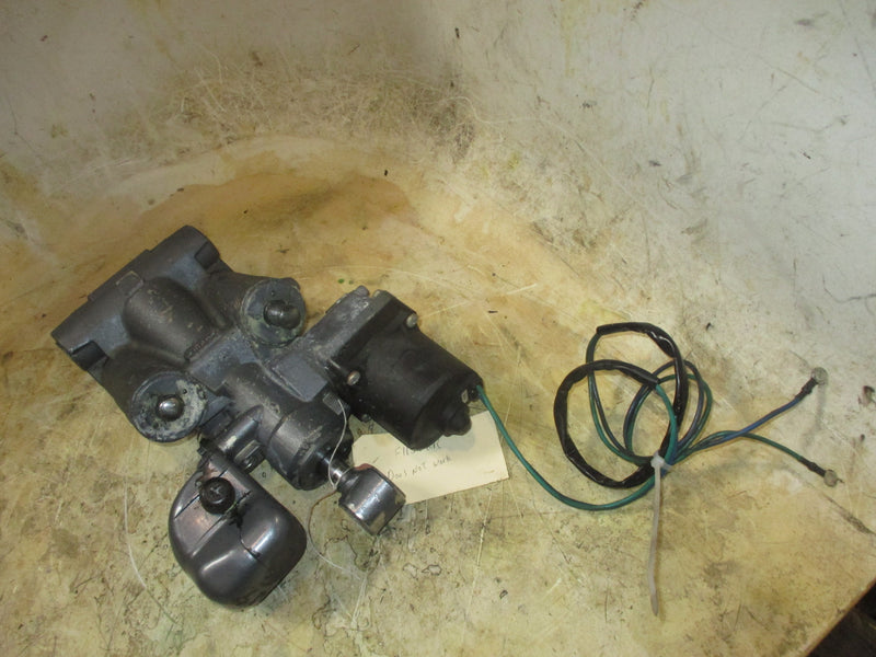 Yamaha 115hp 4 stroke outboard Tilt Trim Unit Showa (Parts)