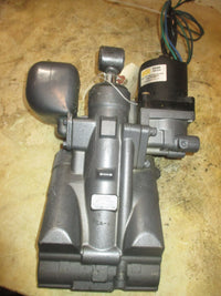 Load image into Gallery viewer, Yamaha 115hp 4 stroke outboard Tilt Trim Unit Showa (Parts)
