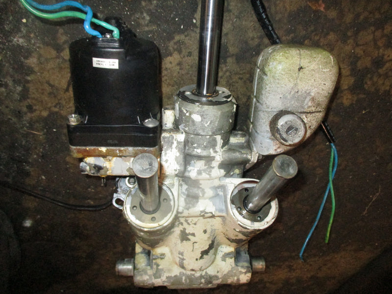 Evinrude Ficht 150hp 2 stroke outboard tilt trim unit