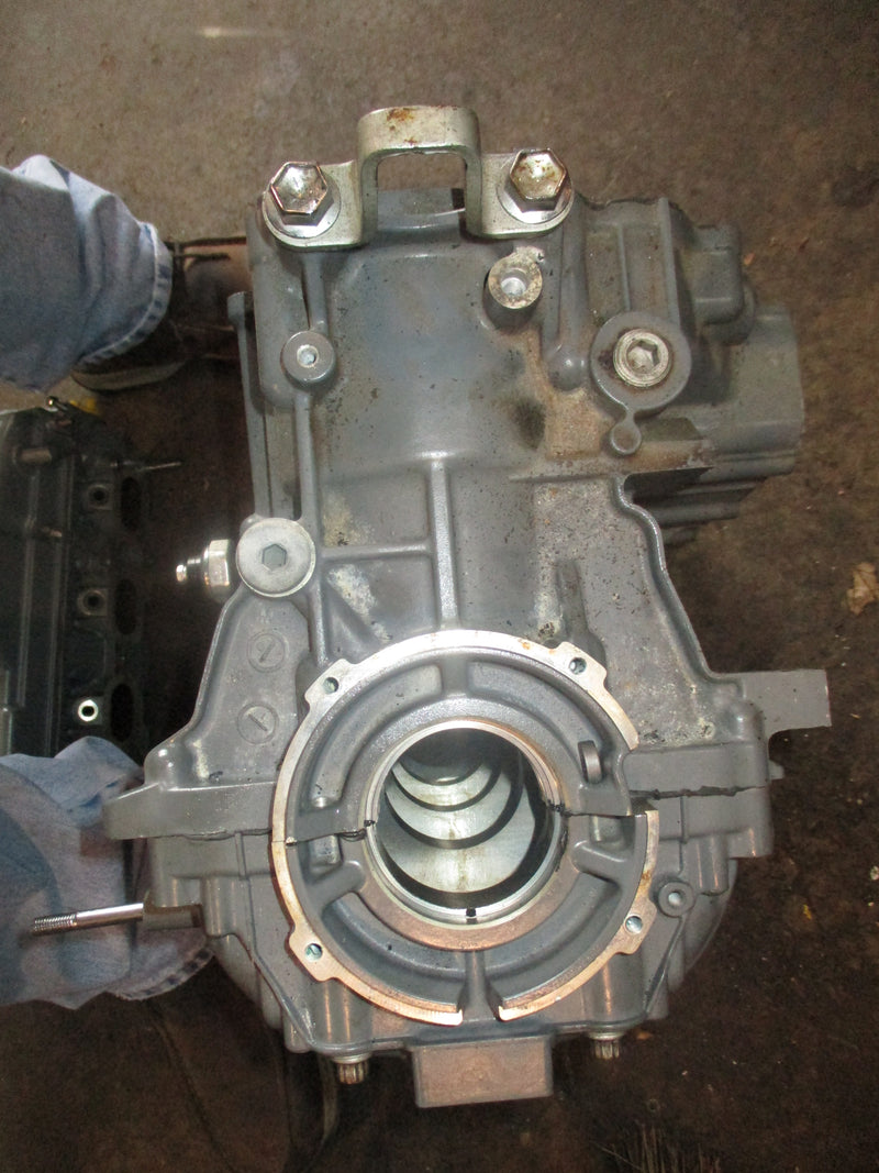 Suzuki DF90 outboard crankcase block