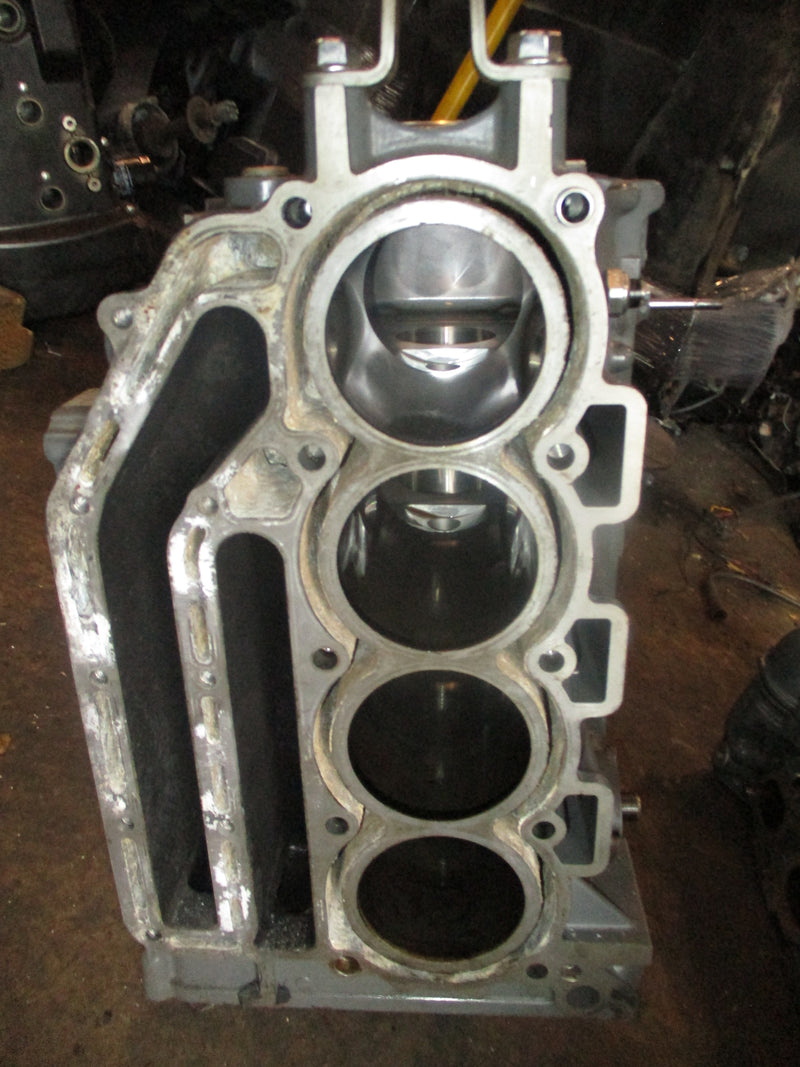 Suzuki DF90 outboard crankcase block