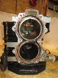 Load image into Gallery viewer, Evinrude Etec 25hp 2 stroke outboard crankcase block (353115)
