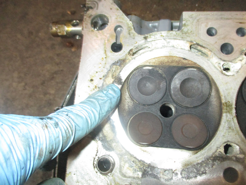 Suzuki DF90 outboard cylinder head