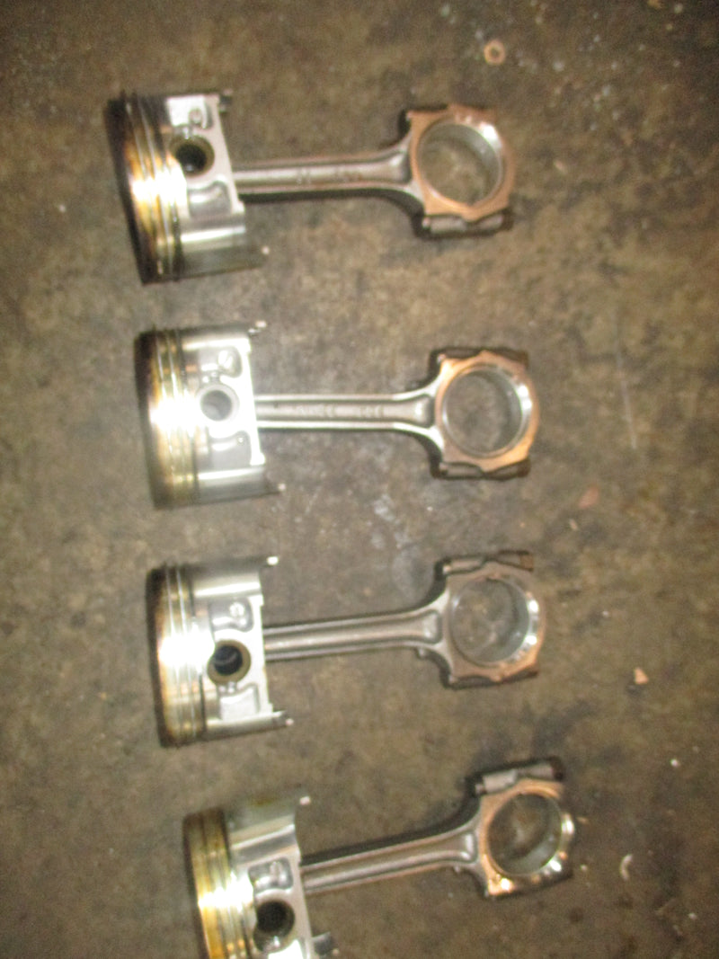 Suzuki DF90 outboard piston and rod set (12111-90J01)