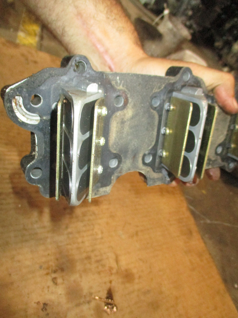 Evinrude 70hp 2 stroke outboard intake manifold w/ reeds (323689)